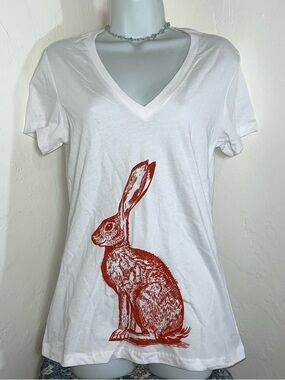Graphic Bunny V-Neck Tee - White with Rust Print Size XL
